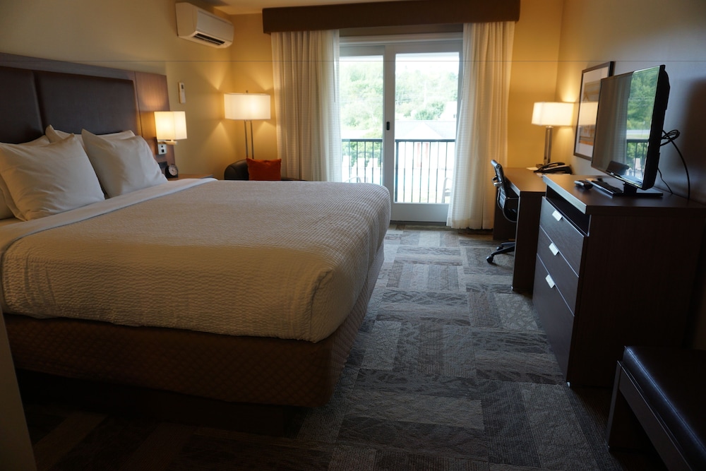 Belfast Harbor Inn 42/64