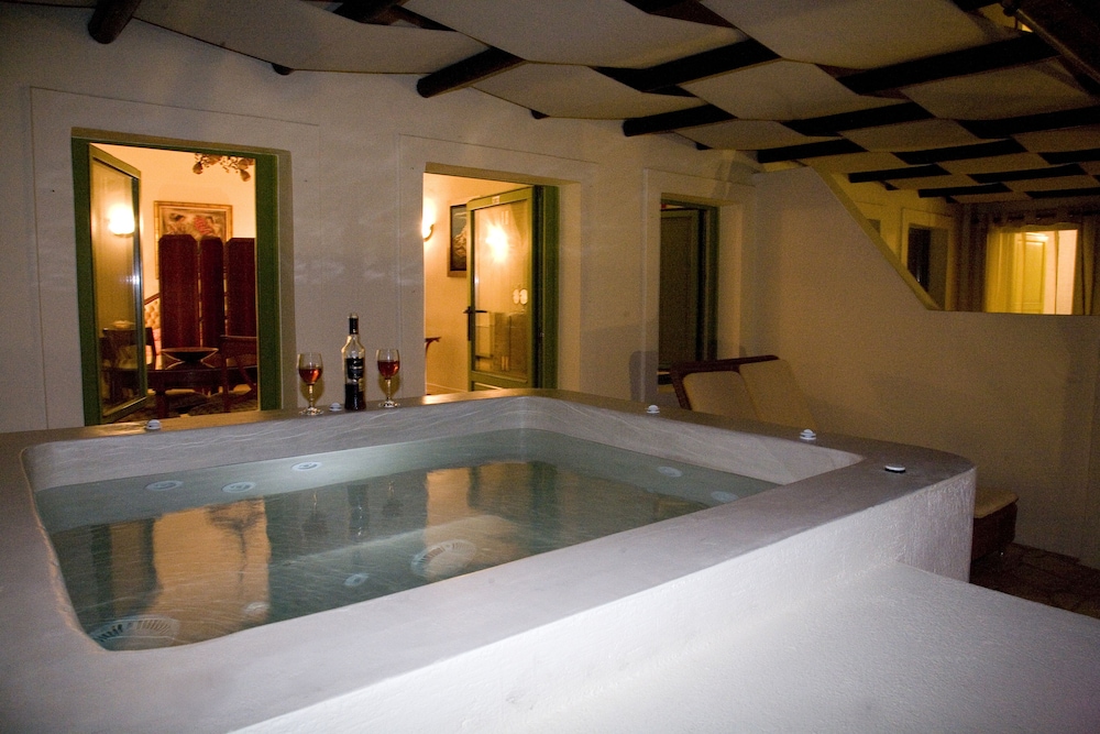 Asha Luxury Suites - Adults Only 26/67