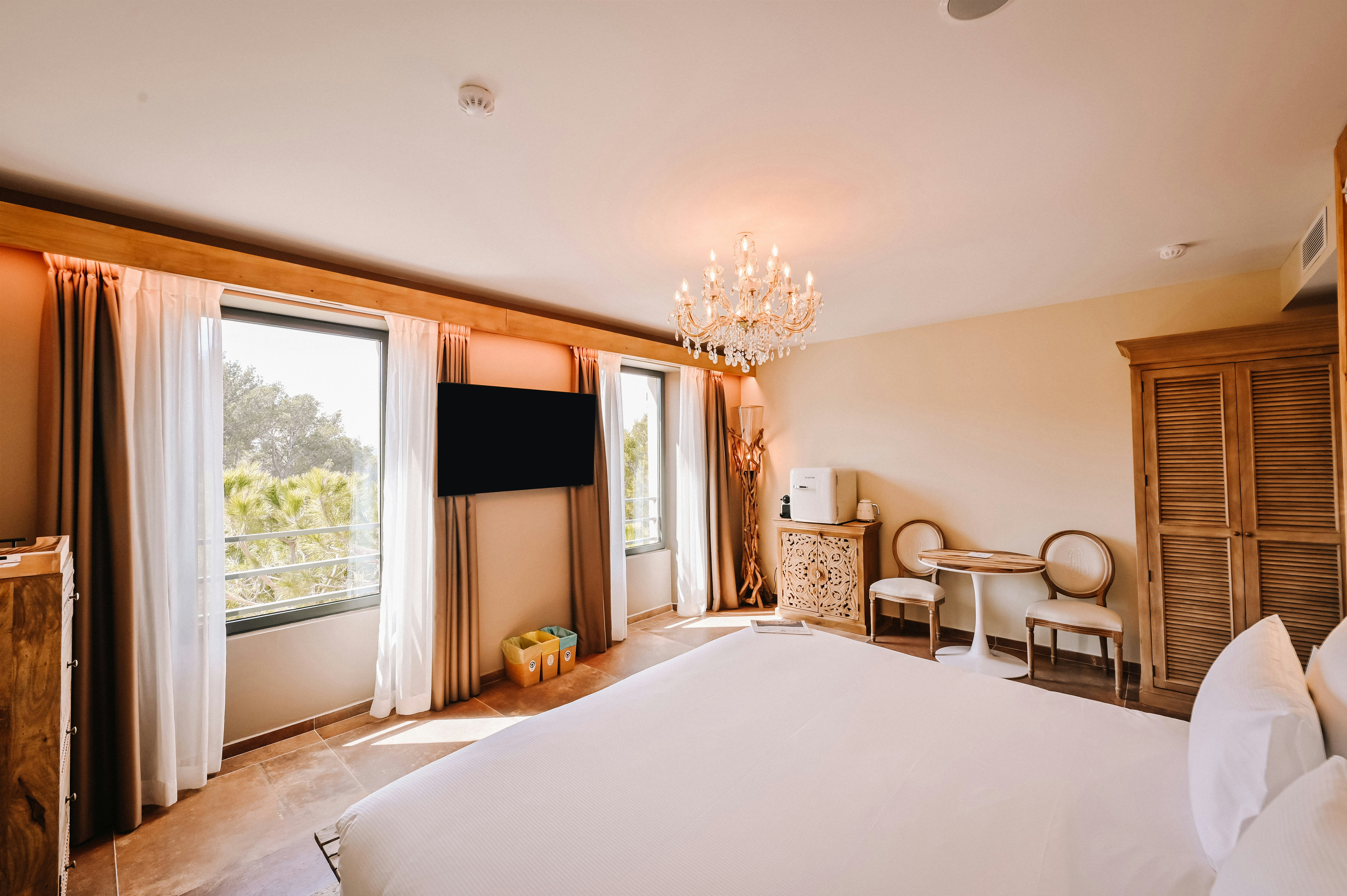 King Bed, Accessible
