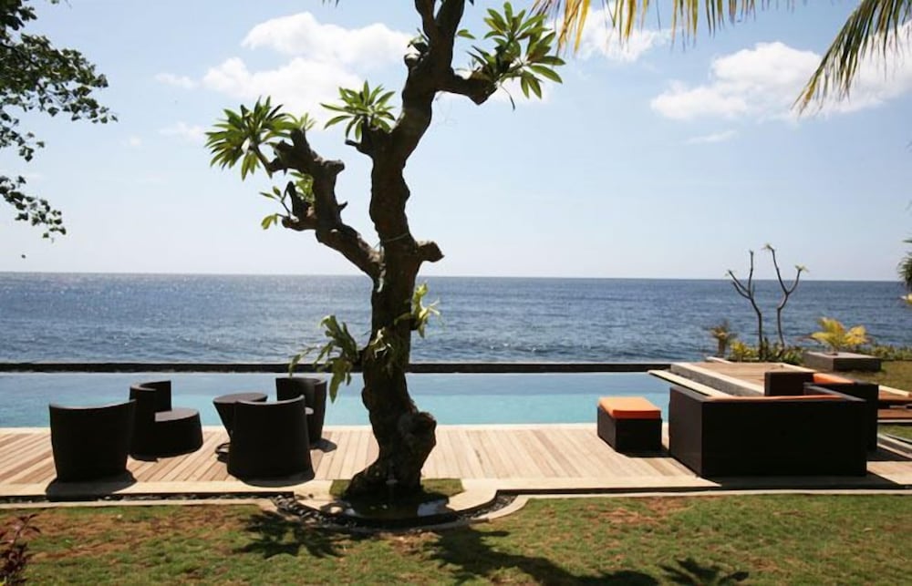 TAUCH TERMINAL RESORT TULAMBEN 62/69