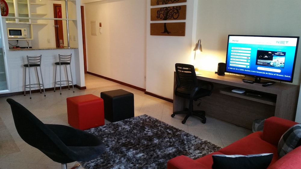 Mondrian Suite Hotel 67/82