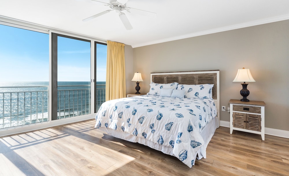236 Emerald Beach Resort 48/80