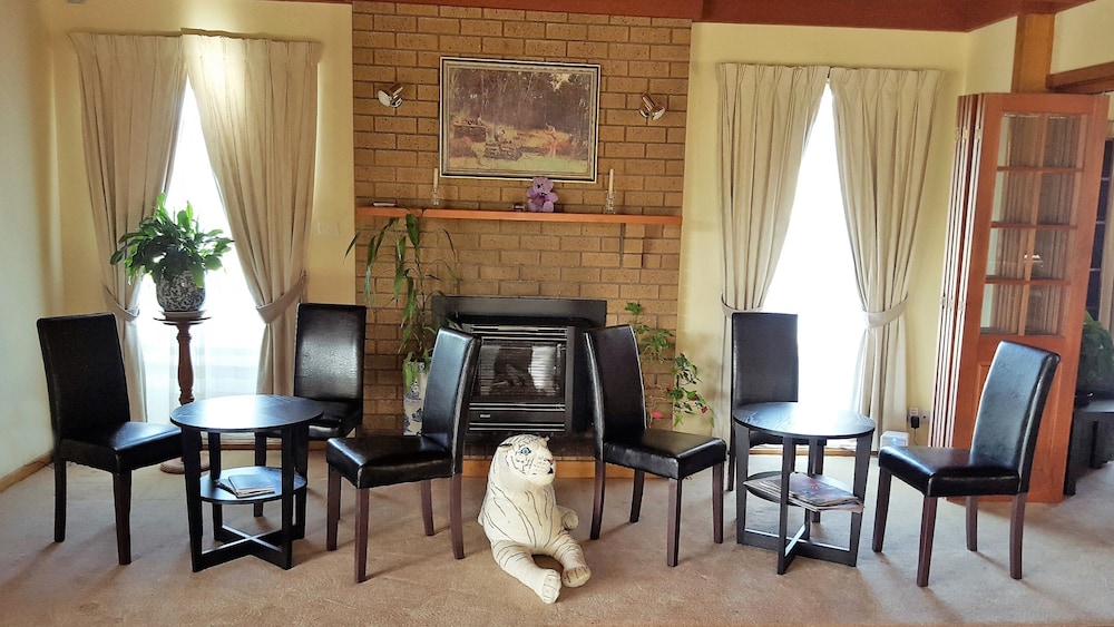 HEPBURN SPRINGS MOTOR INN 31/50