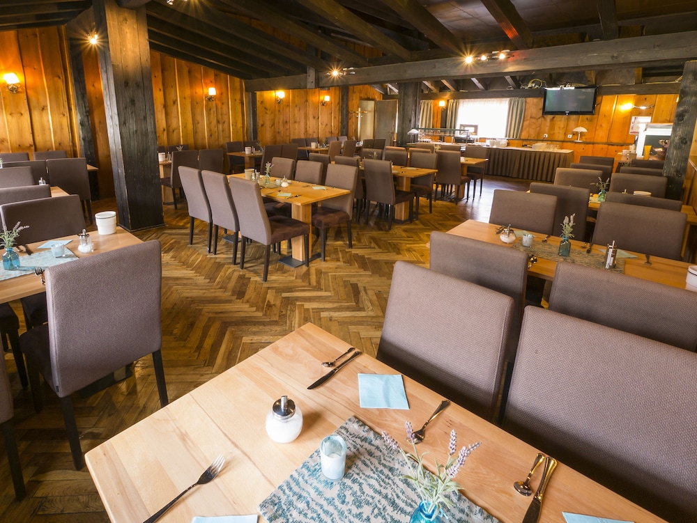 Hotel Restaurant Löwen 24/38