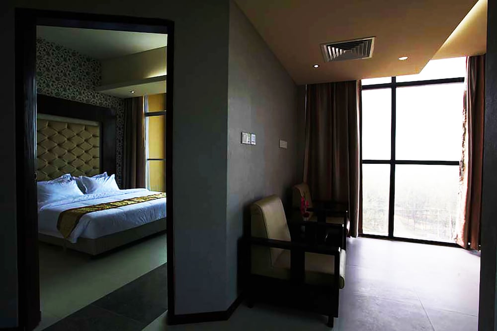 HOTEL THE COX TODAY 27/60