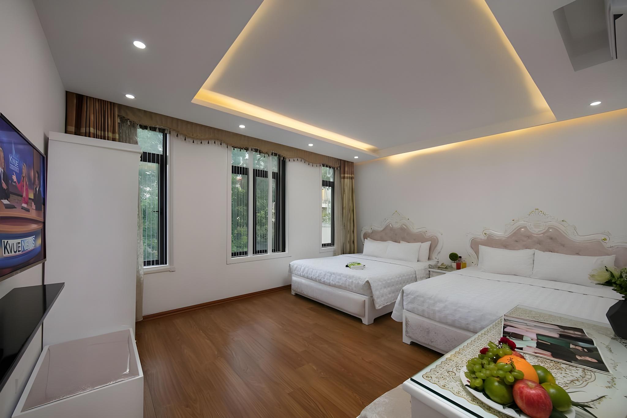 Oriental, Triple, 1 Queen and 1 Single Bed, City or Lake View