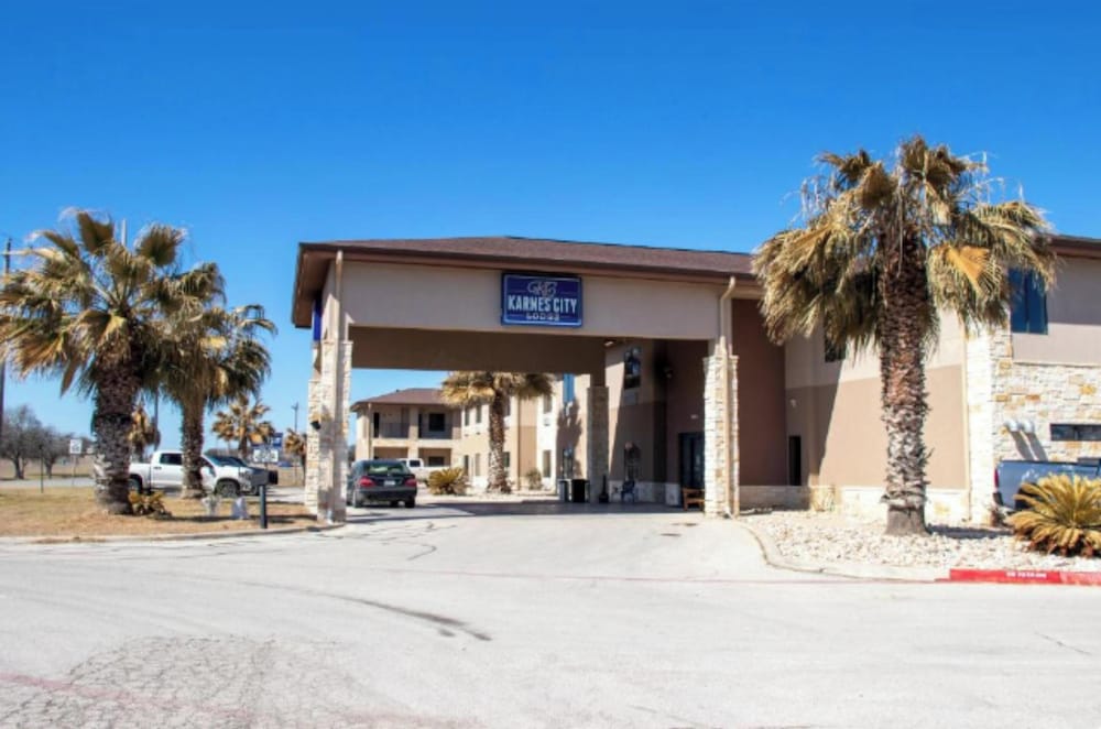 Karnes City Lodge 31/40