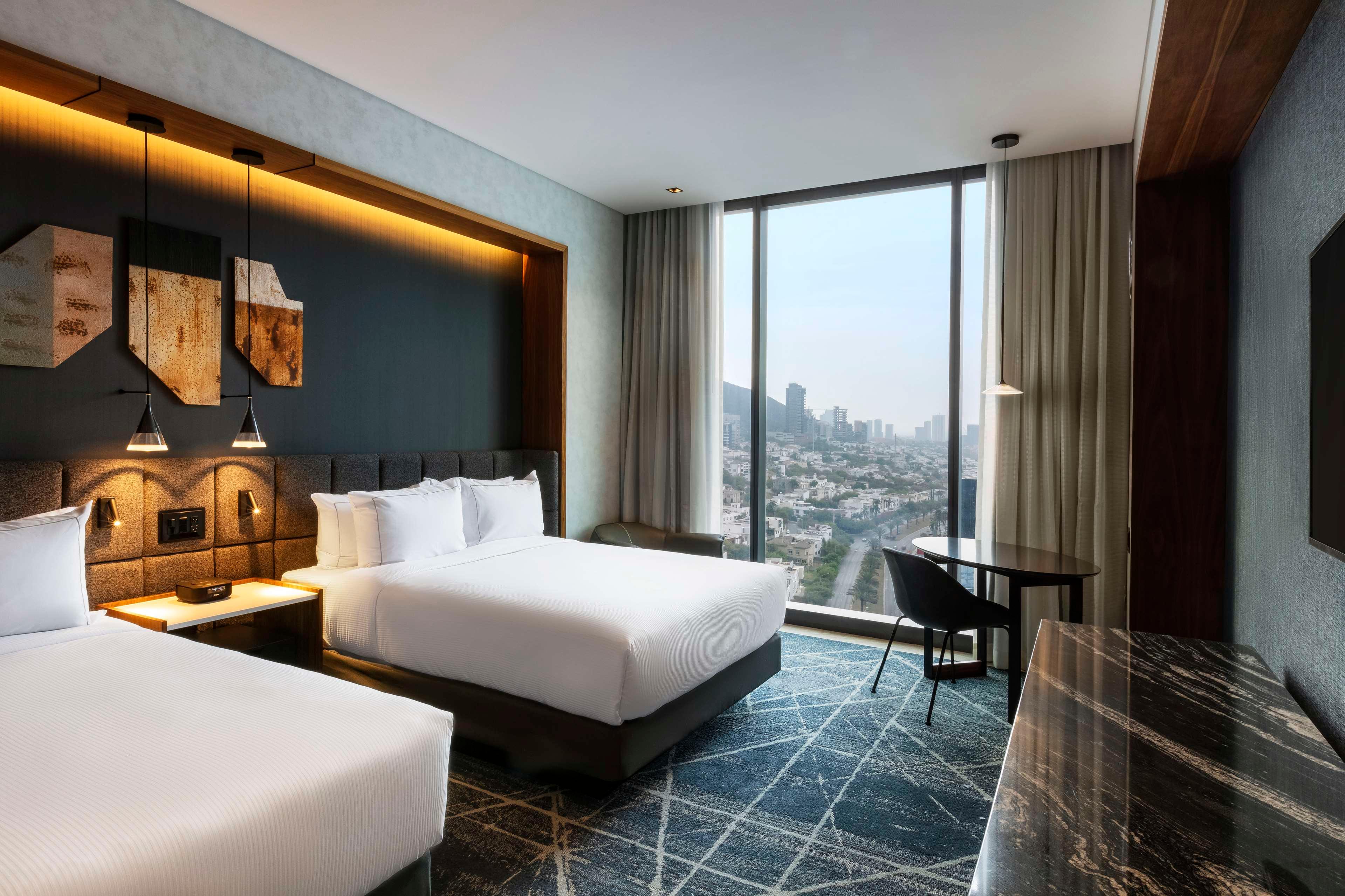 Club, 2 Queen Beds, Mountain or City View