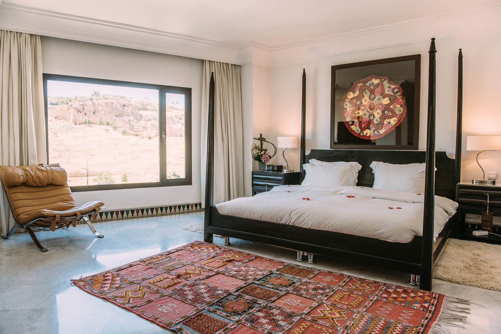 LUXURY, SUITE