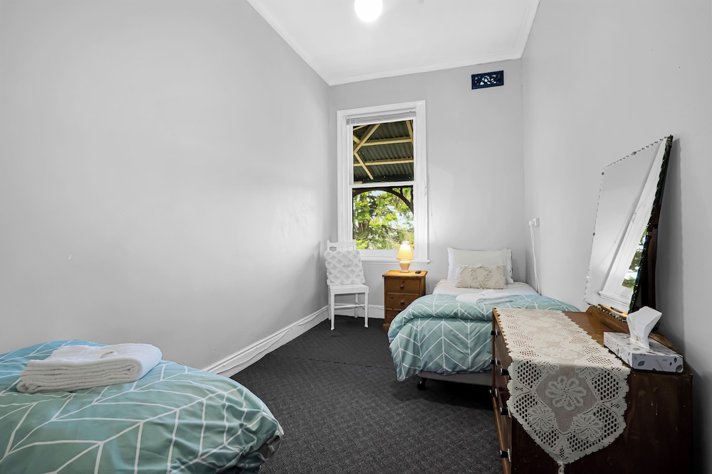 Room, Single, Twin Beds