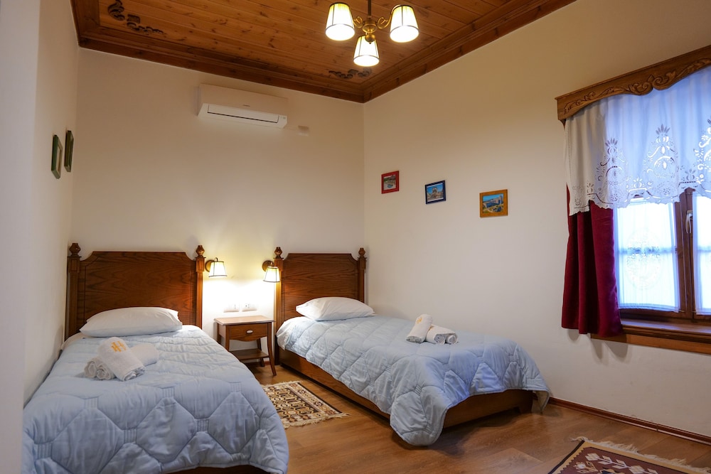 Bineri Hotel Gjirakastra 18/52