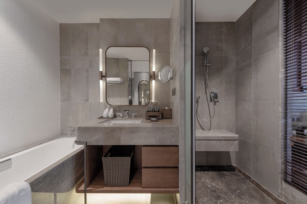 Melia Shanghai Parkside 53/57