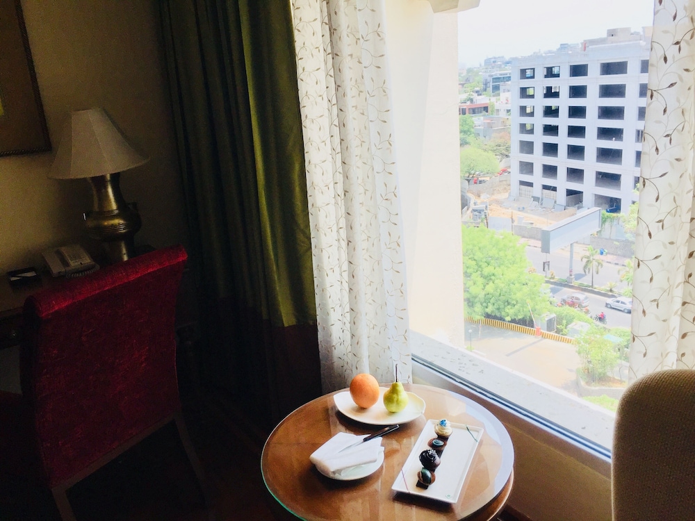 TAJ KRISHNA 33/84