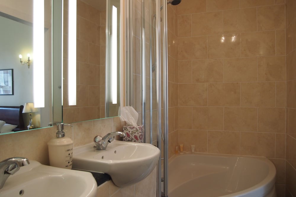 Edinburgh Thistle Hotel 50/50