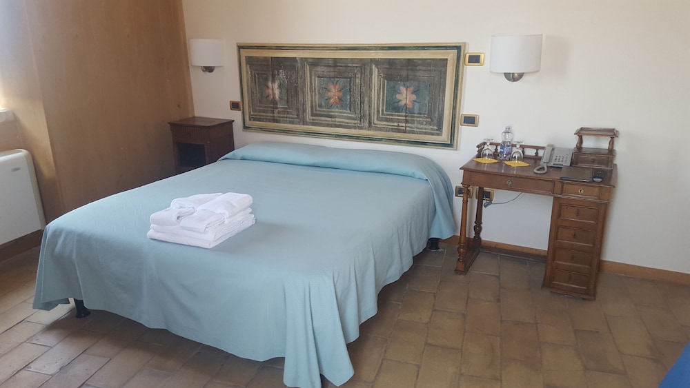 S. Martin Hotel 7/50