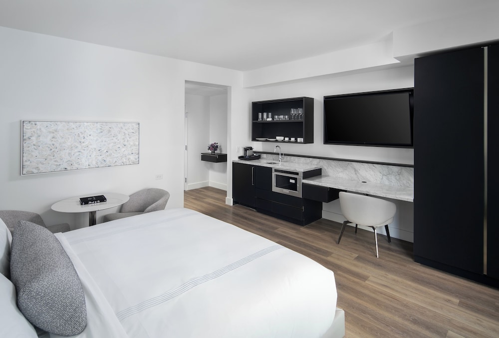 PREMIUM, PENTHOUSE, KING BED, COAST VIEW