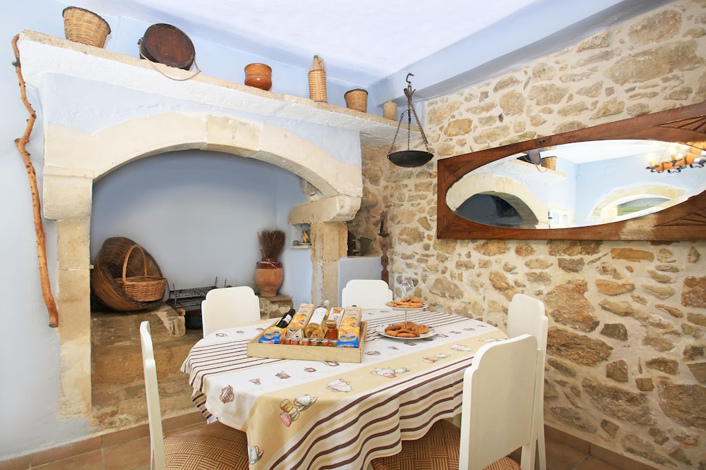 KAMILARI PASIPHAE VILLA 37/60