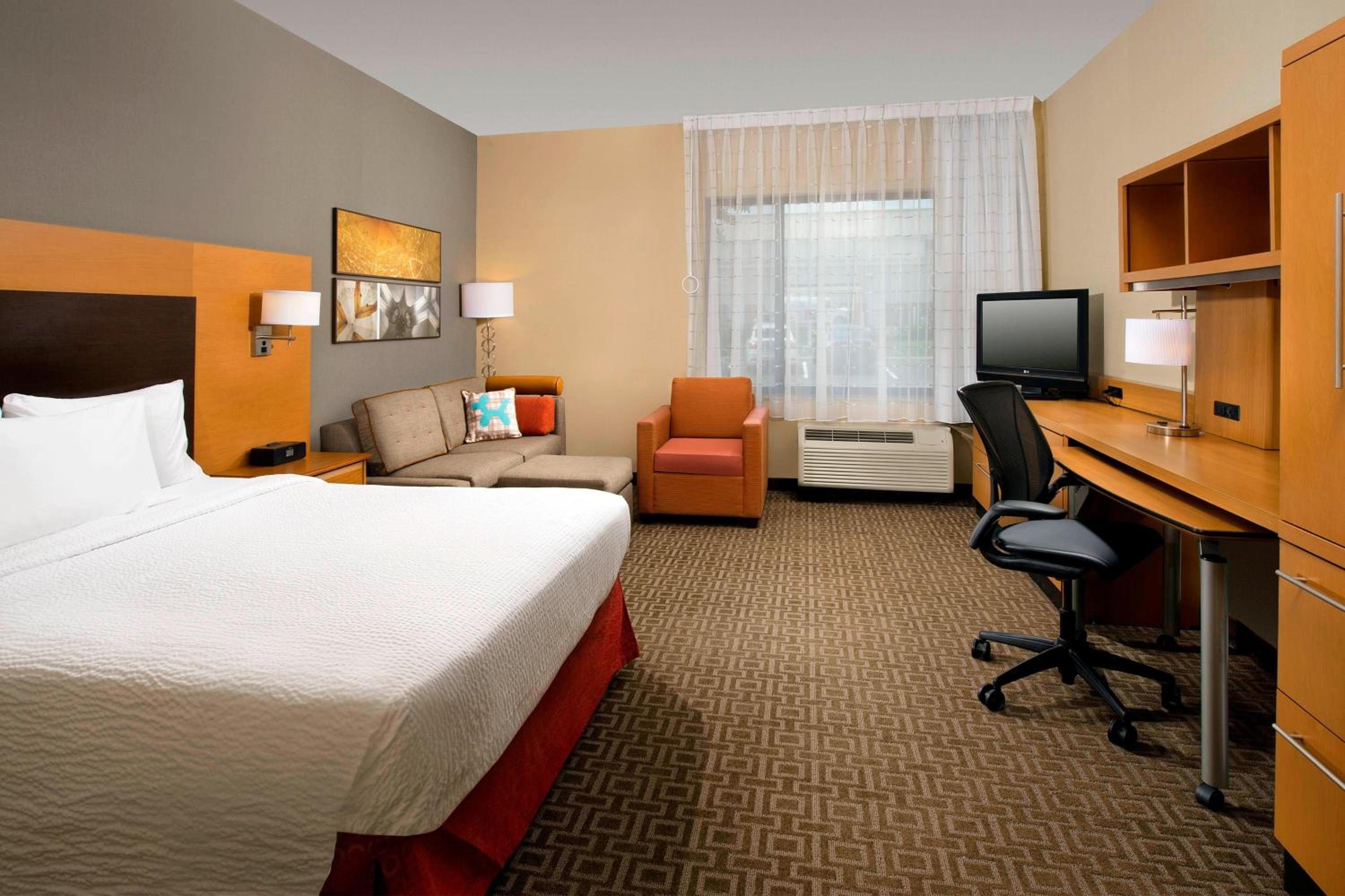Studio, King or Queen Bed, Sofa, Bathtub, Accessible