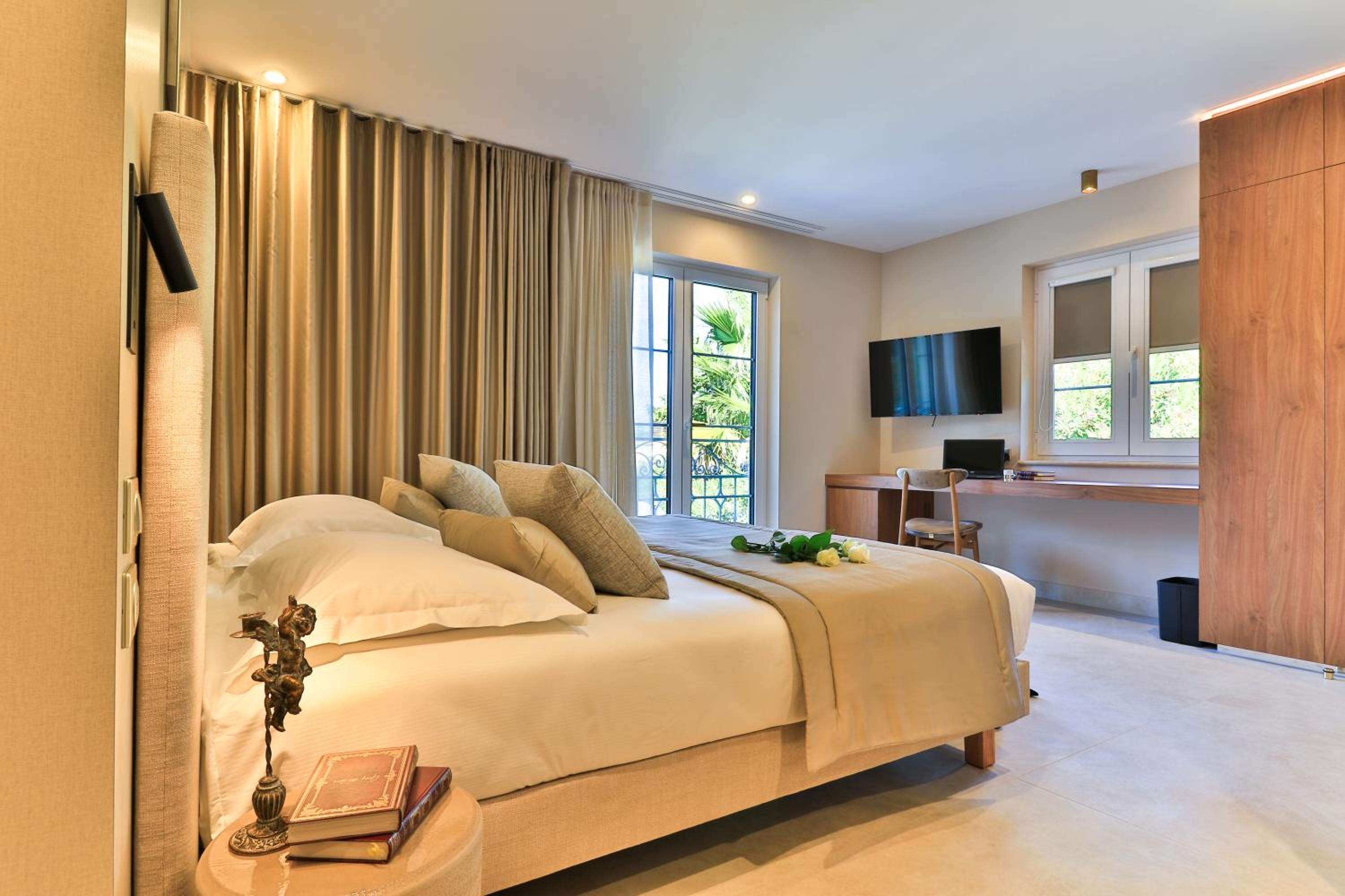 Villa, Double Bed, Side View