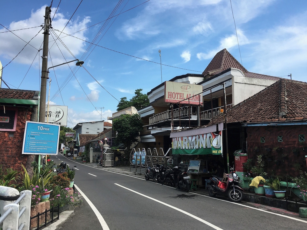 Hotel Alami near Alun-Alun Klaten 35/40