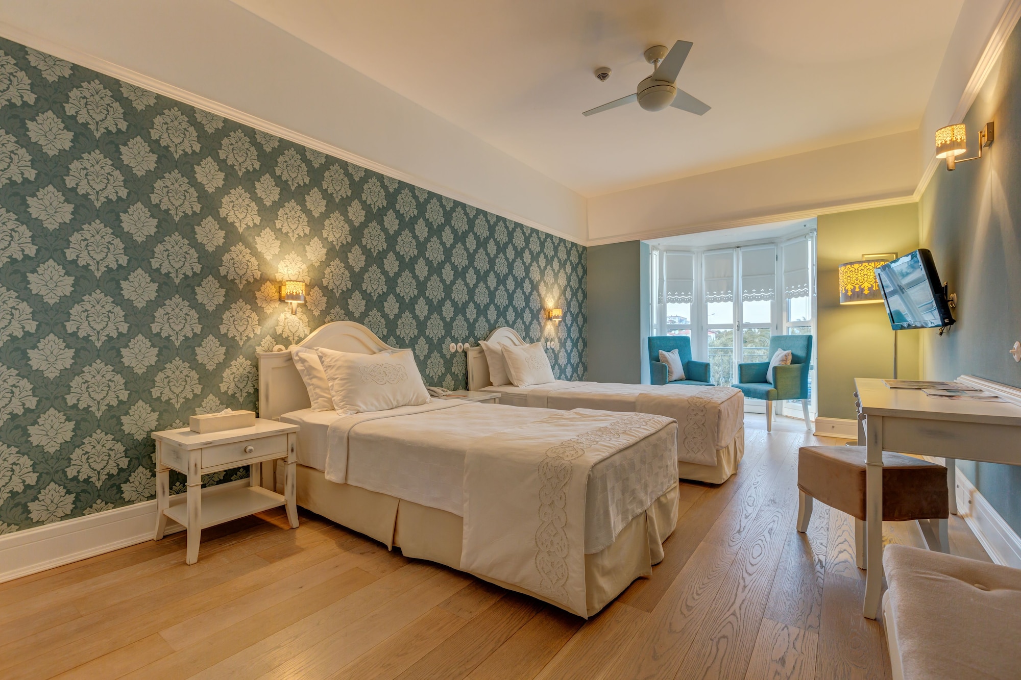 ROOM, TWIN BEDS