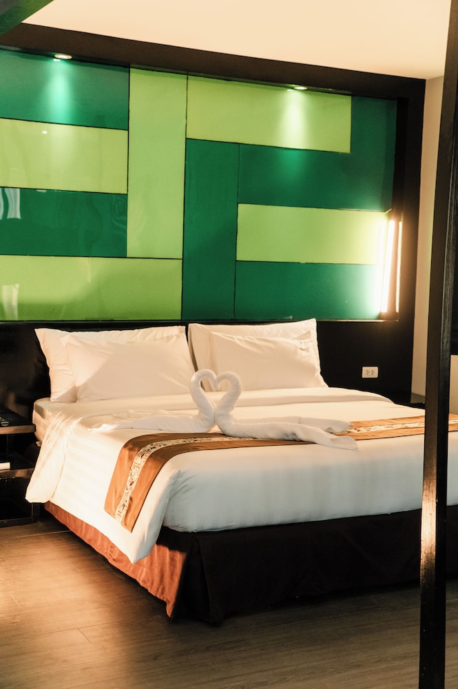 ROOM, KING BED