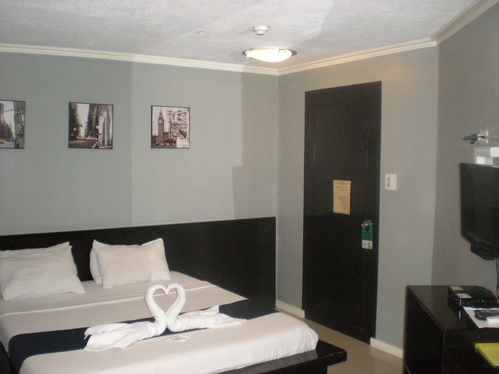 DELUXE, KING BED