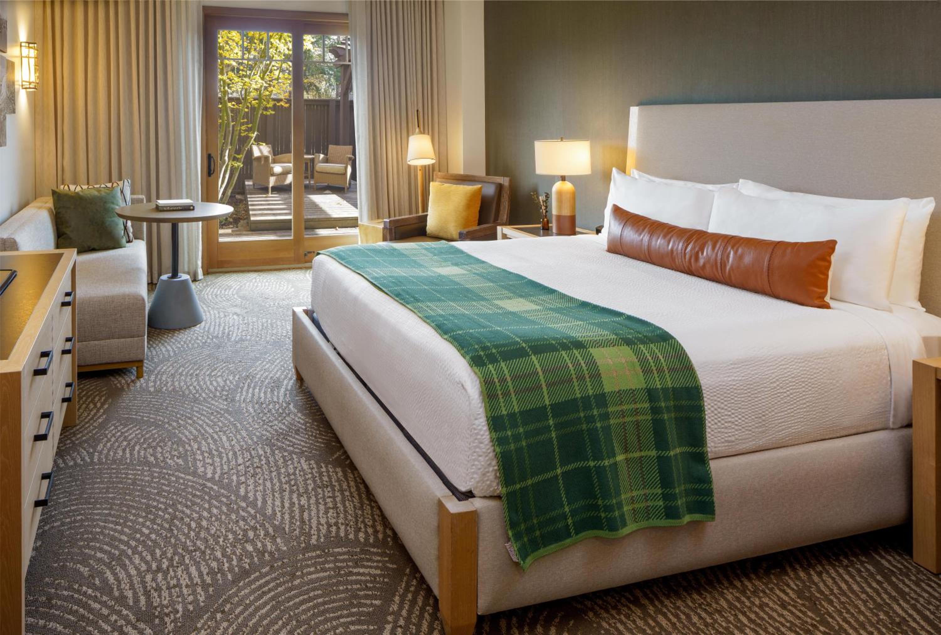 1 Bedroom, Renovated, Lodge, Suite, King Bed, Resort View, Sofa