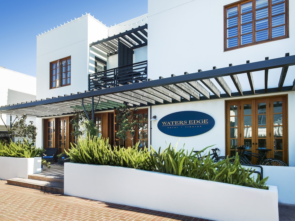 Waters Edge Hotel 5/44