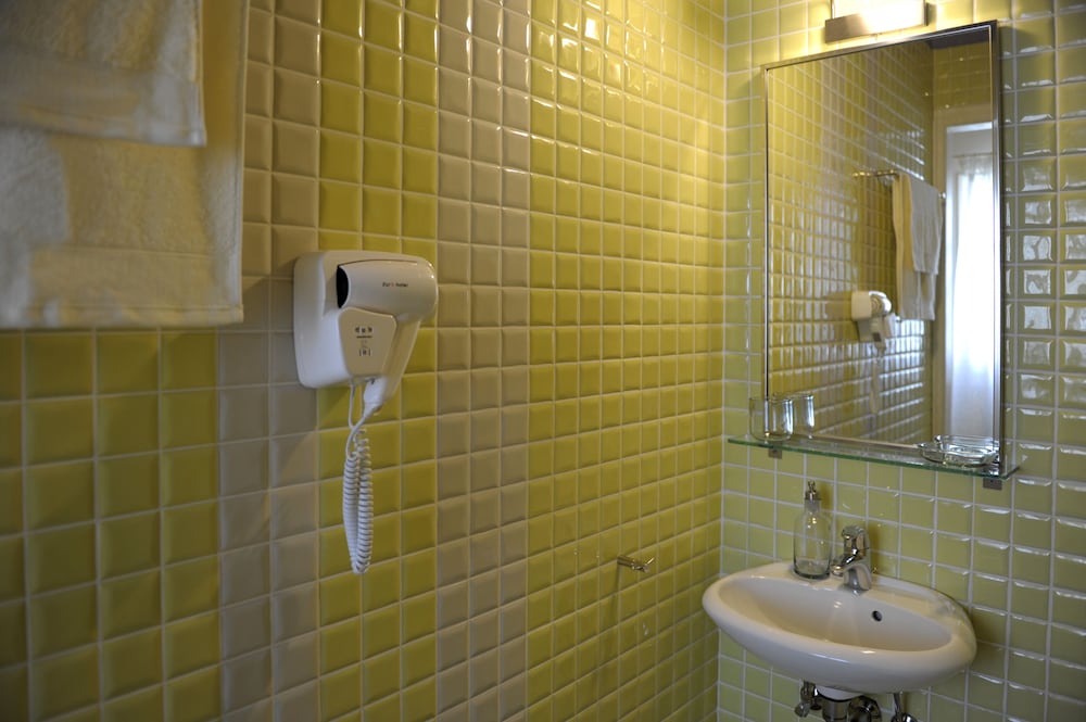 Almyris Hotel 35/41
