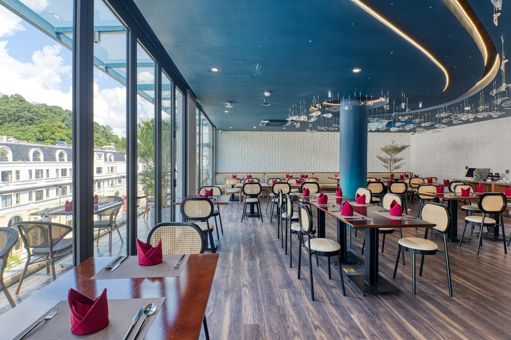 The Almin Hotel Halong 24/33