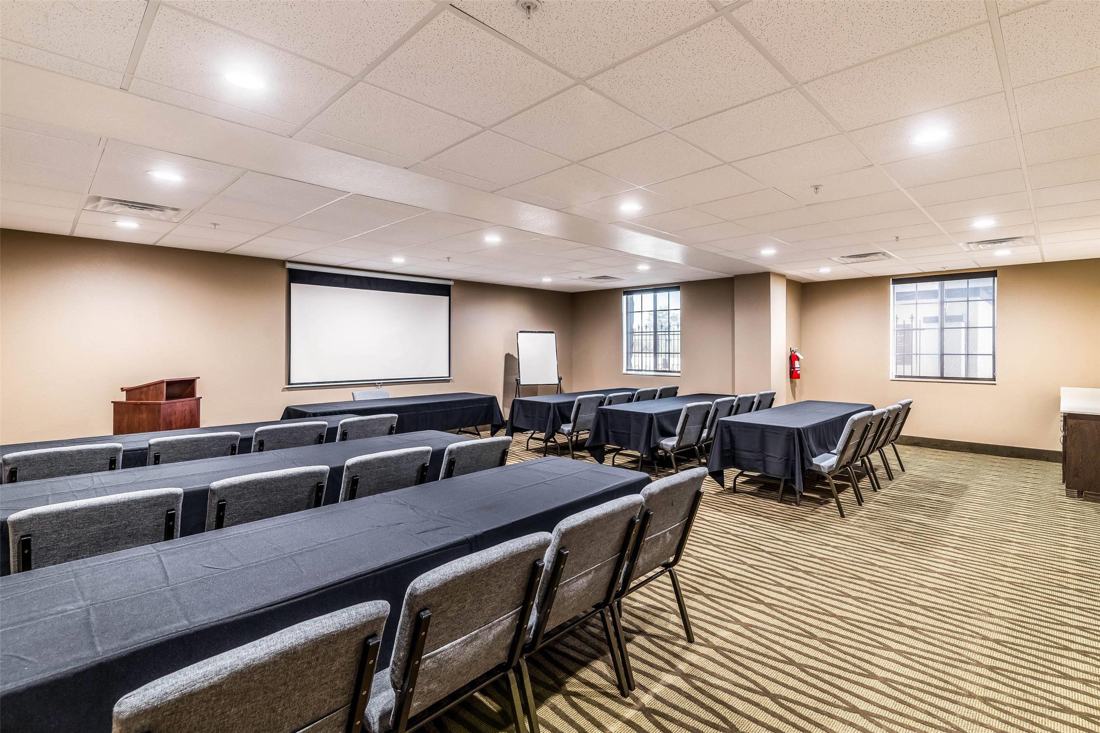 Comfort Suites Grand Prairie Arlington North 18/26