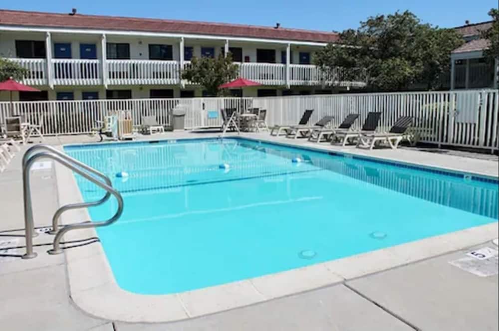 Motel6 San Luis Obispo, CA - South 38/51