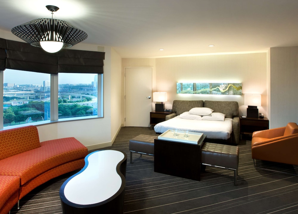 Hyatt Regency Dallas 24/78