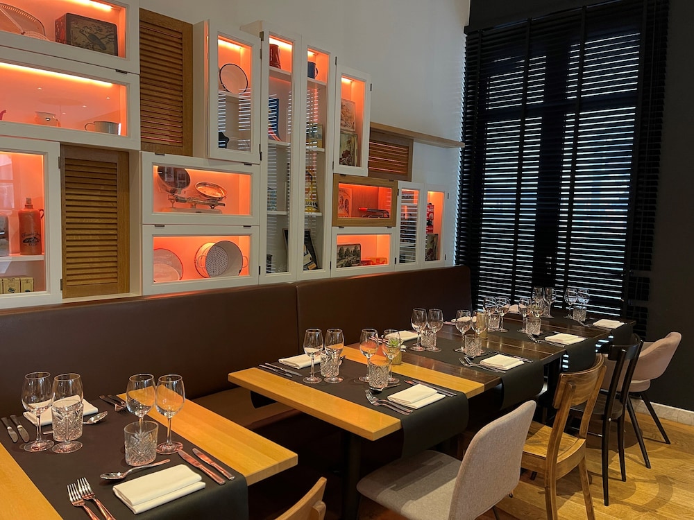 restaurant cafeteria