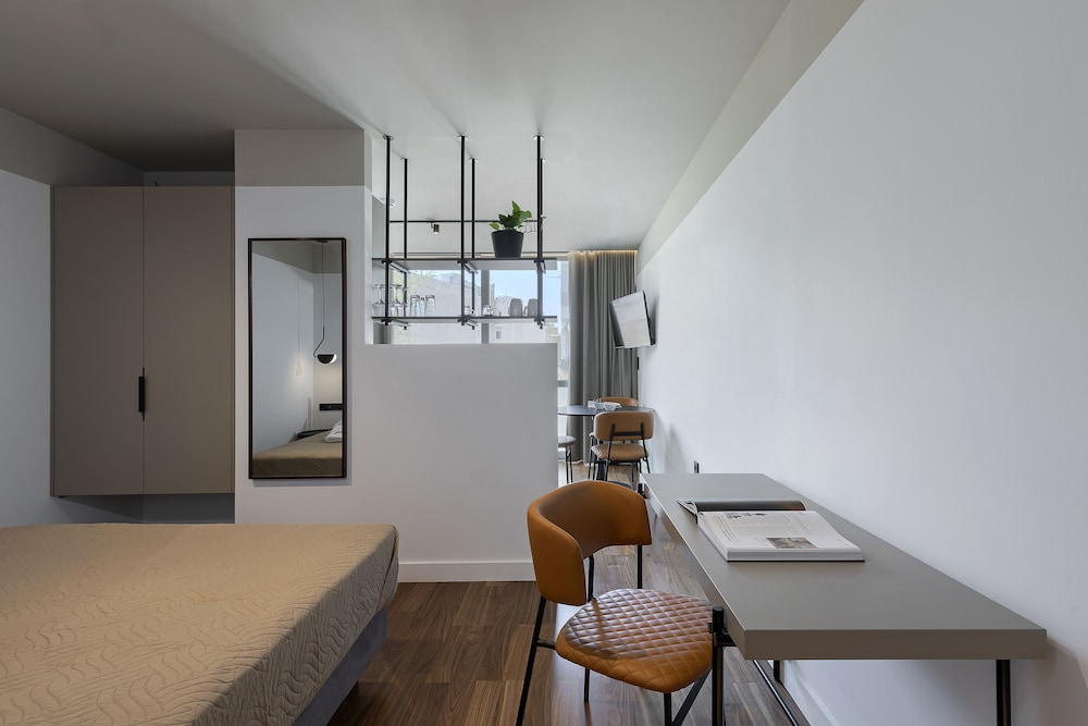 The Athenians Art Apartments 17/50