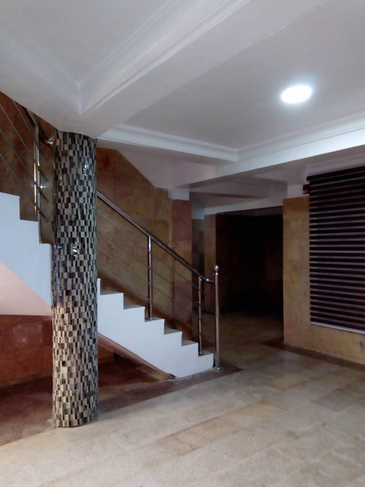 Reeve Court Apartment 6/11