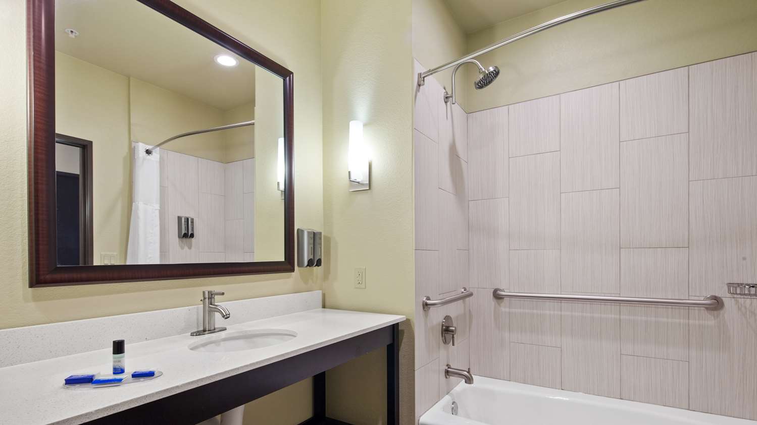Suite, King Bed, Sofa