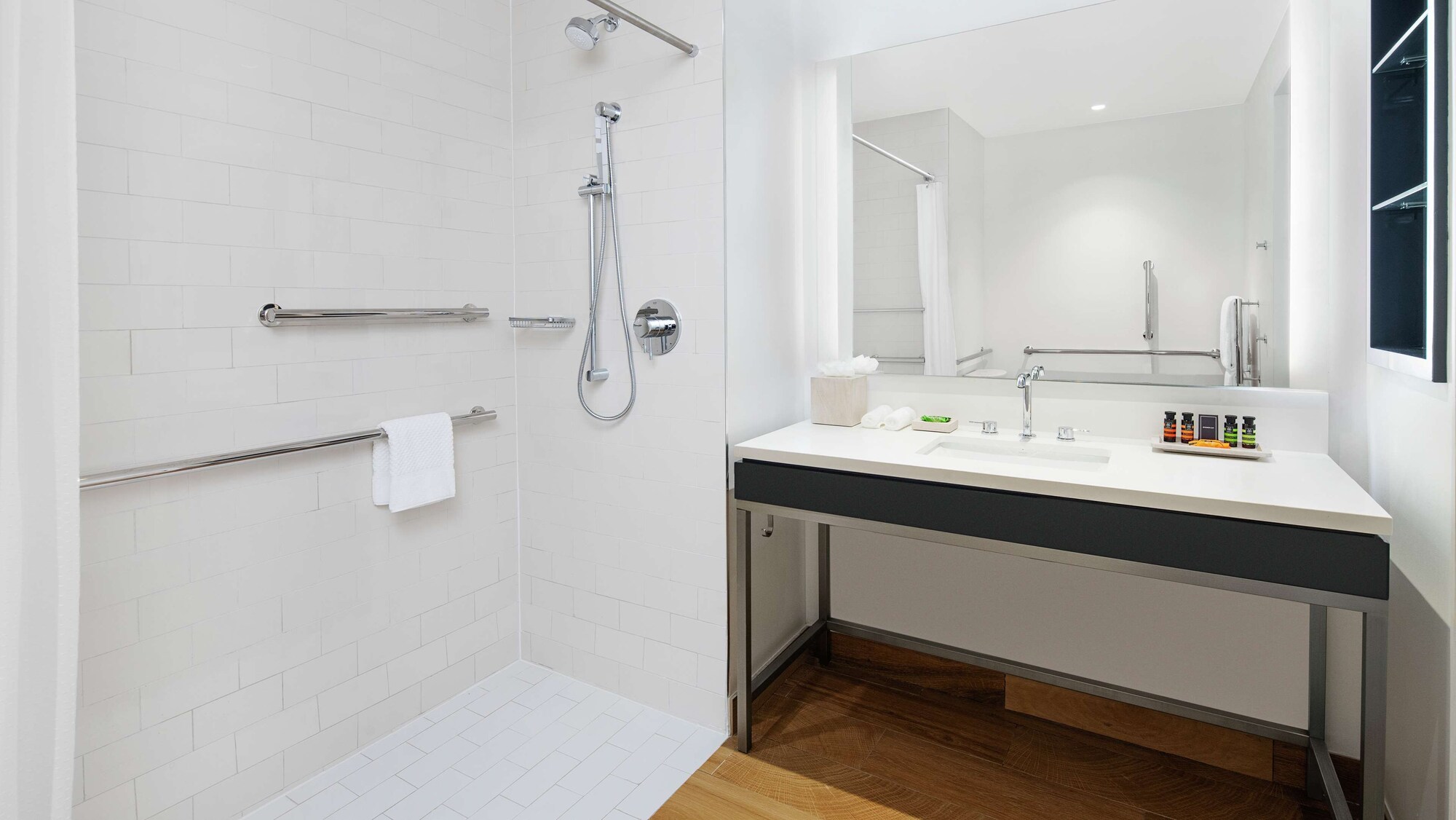 ROOM, KING BED, ACCESSIBLE