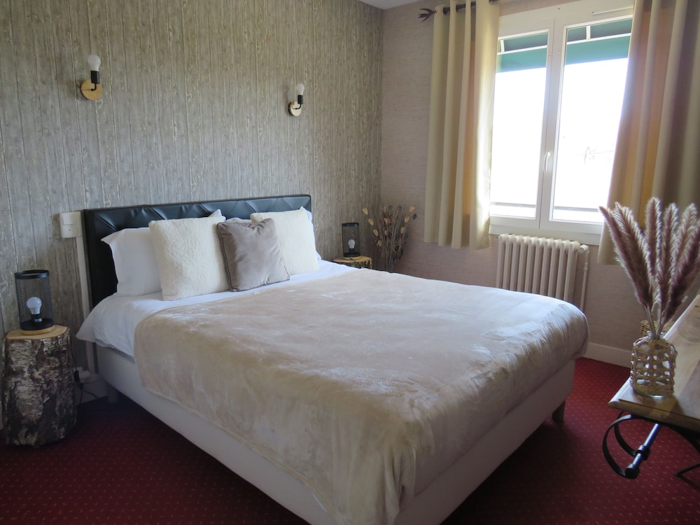 HOTEL LE SAINT CYR 20/41