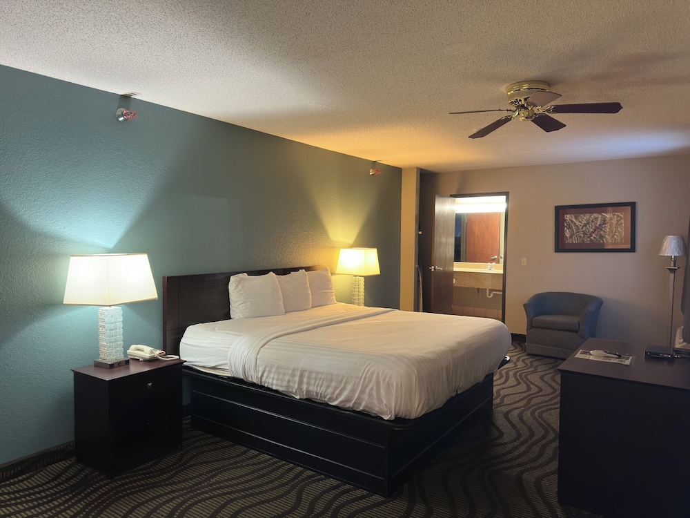 DELUXE, SUITE, KING BED, JETTED TUB