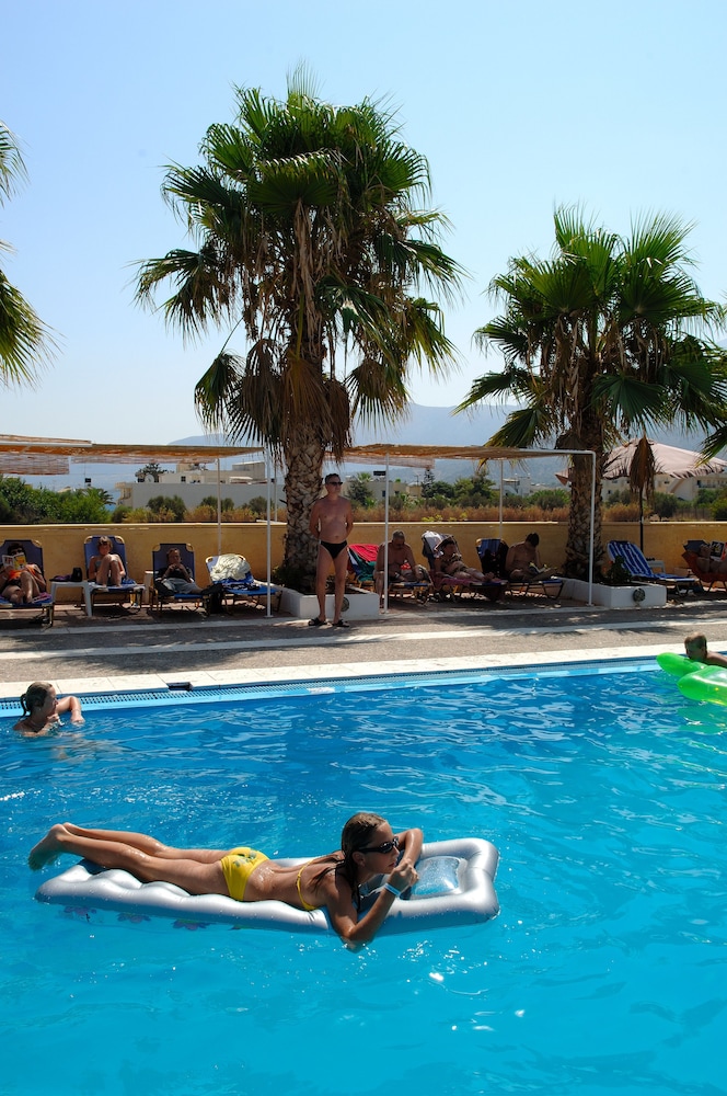 Triton Hotel 32/44