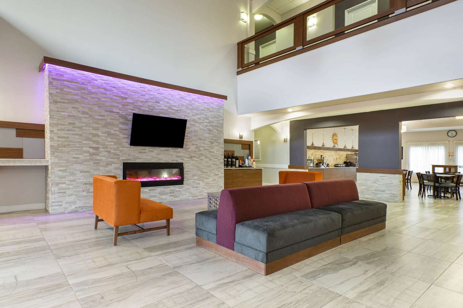La Quinta Inn & Suites by Wyndham Alvin 33/55