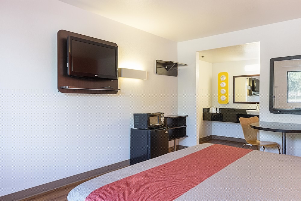 Motel6 Fresno, CA 26/51