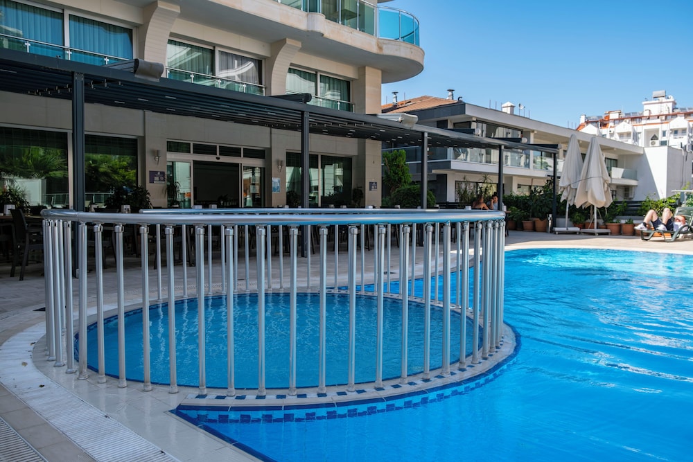 Alkan Hotel 12/50