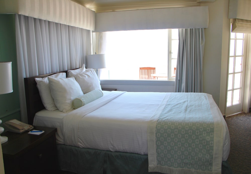 Capri Laguna Inn On the Beach 25/75