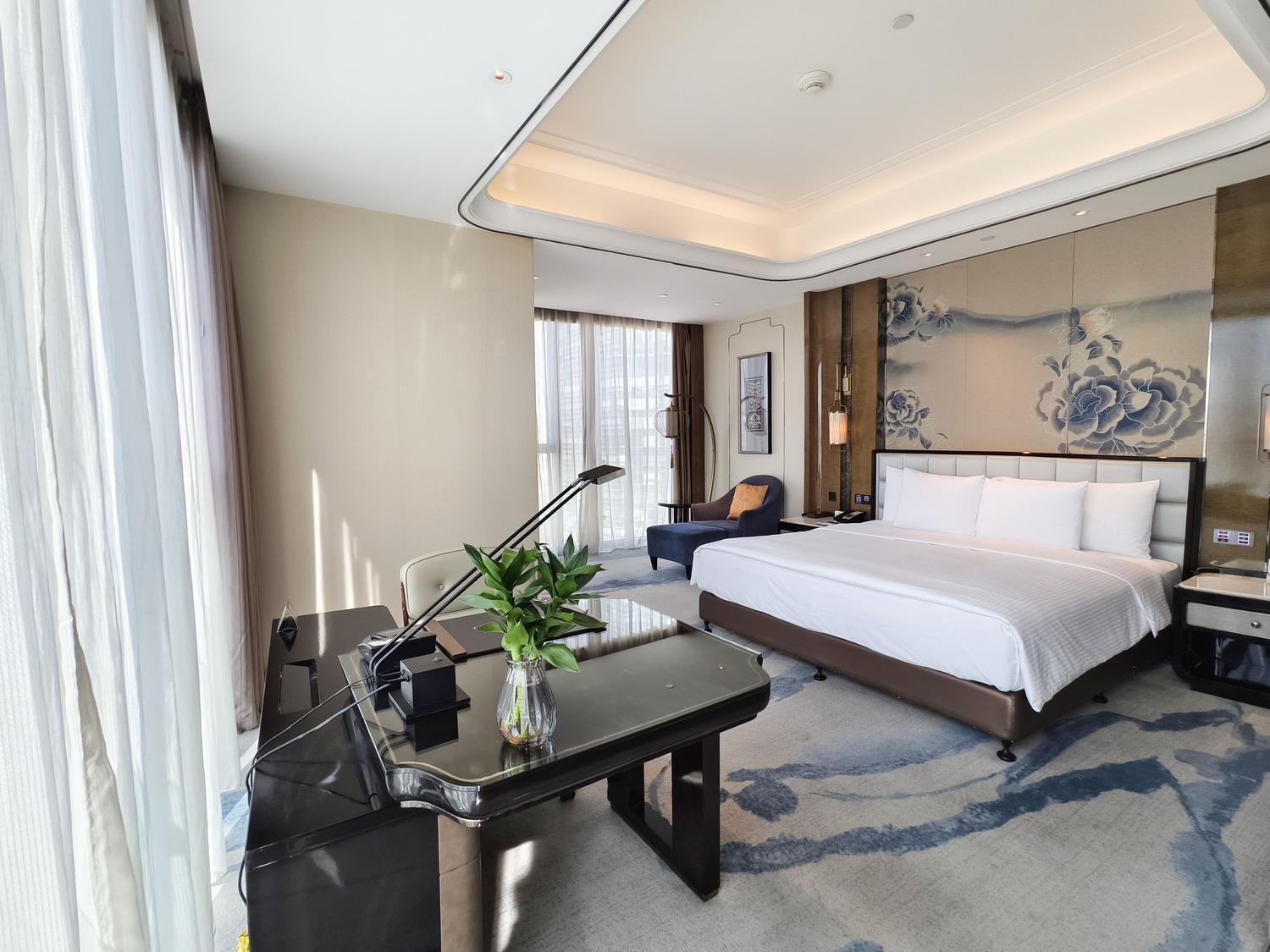 Grand, Executive, King Bed, Two Story