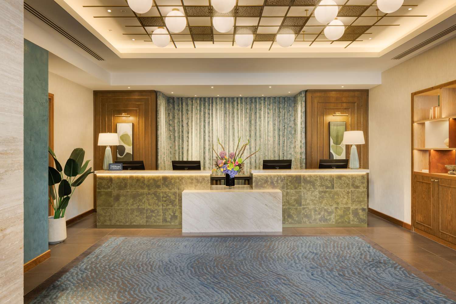 Lobby at DoubleTree by Hilton London Victoria, LONDON