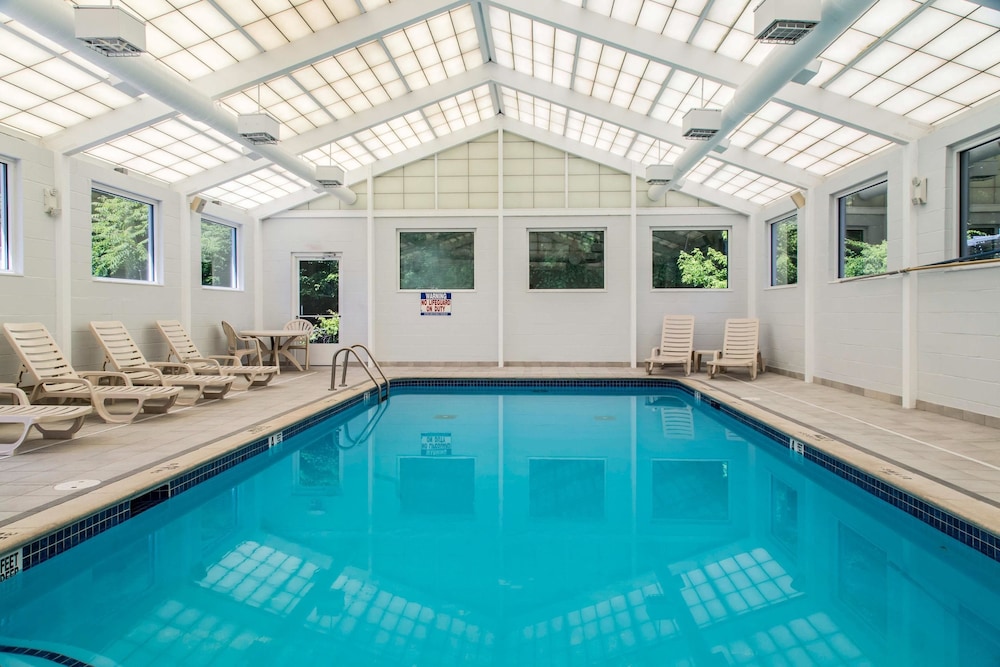 Quality Inn and Suites Danbury Near University 3/44