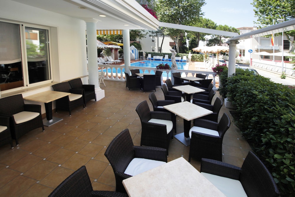 Hotel Villa Dei Fiori 37/56